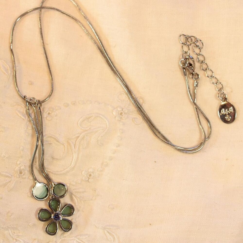 Y2K Silver-Tone Floral Green Necklace - Marked "M&M"